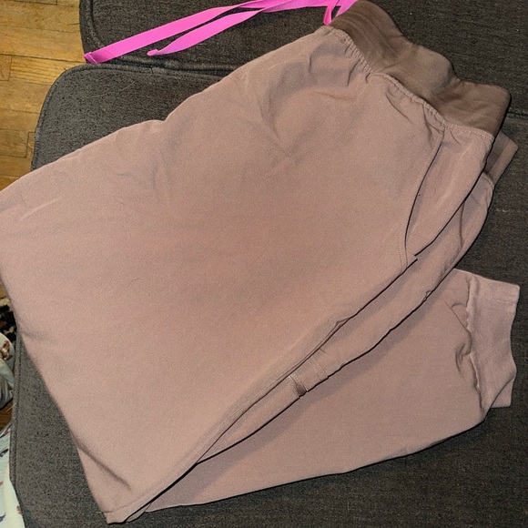 FIGS SCRUB SET W/EXTRA PANTS - Picture 2 of 2